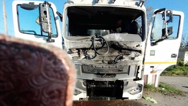 Russian Drone Strikes Garbage Truck in Kherson Region, Driver Injured