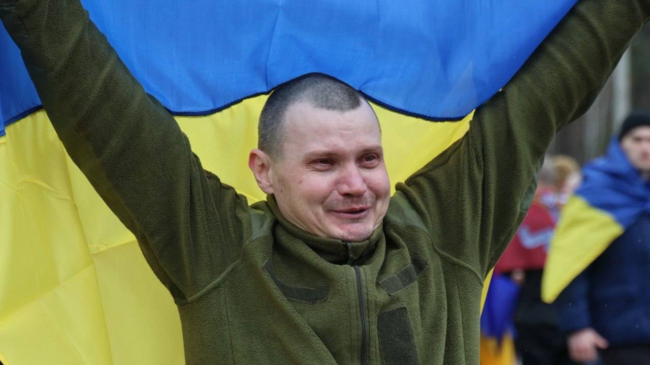 Ukraine Frees 182 Prisoners Including Mariupol Defenders from Russia