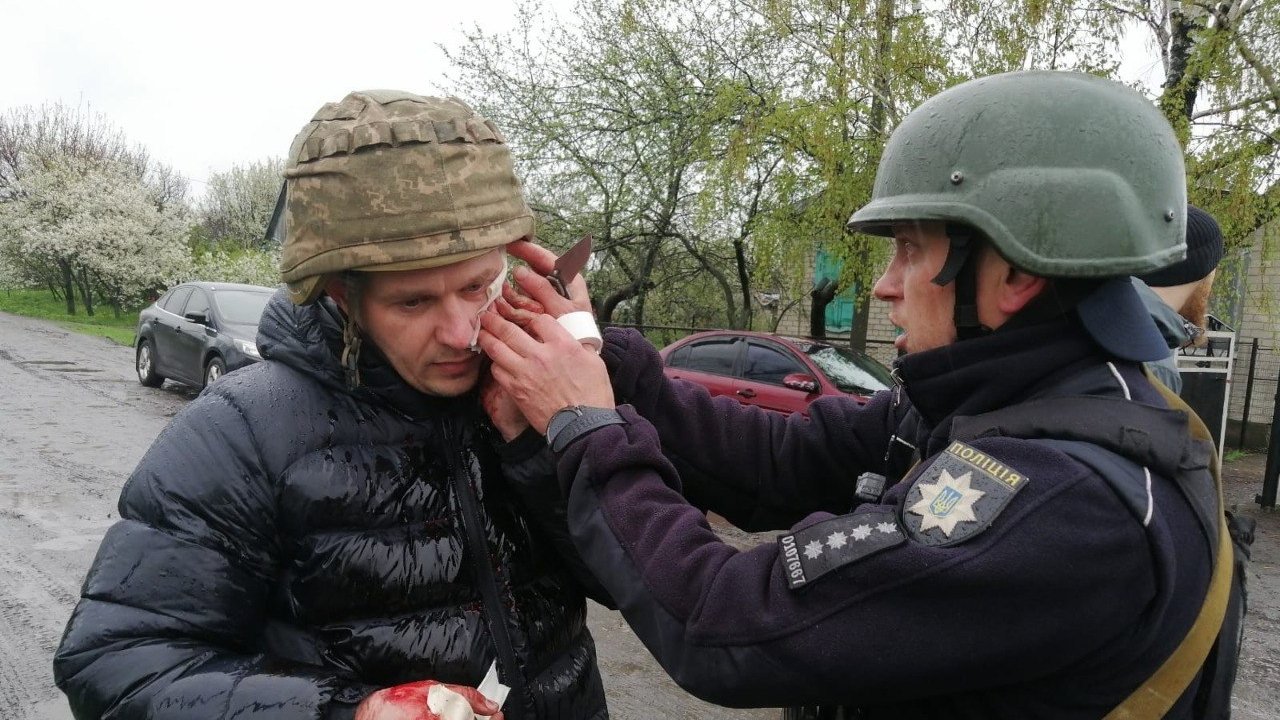 Man throws grenades at police during arrest in Dnipropetrovsk Oblast