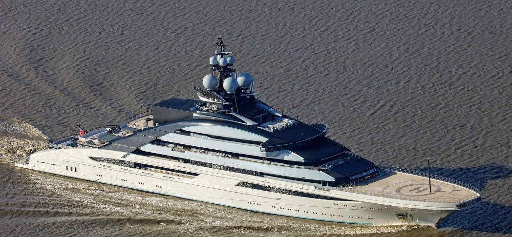 Russian Oligarch’s Yacht Passes Strait of Hormuz with IRGC Clearance