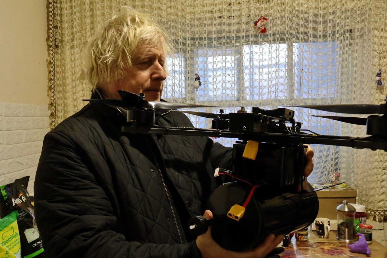 Boris Johnson Visits Zaporizhzhia Front, Backs Ukraine Victory