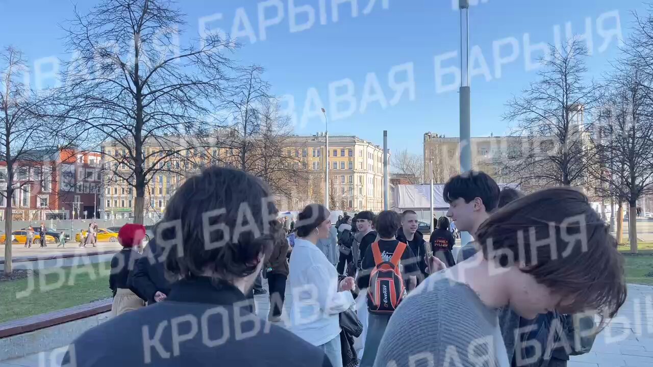 Moscow Protests Internet Shutdown, Arrests at Bolotnaya Square