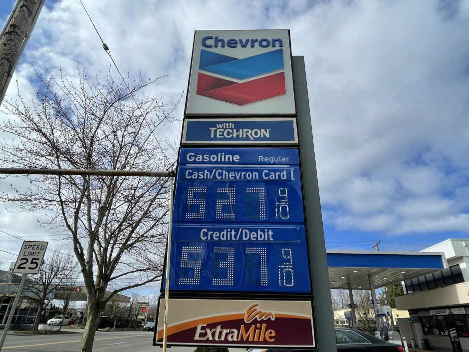US Gas Prices Could Hit Record $5.50 If Hormuz Stays Closed