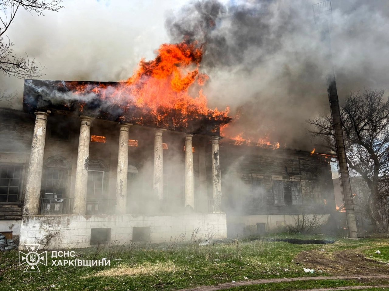 Russian Troops Destroy Historic Dontsiv-Zakharzhevsky Manor in Kharkiv
