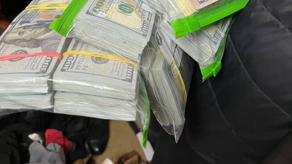 DBR Raids Transcarpathia Medical Commission Chief, Finds Cash Stacks