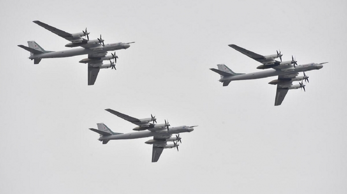 Russian Tu-95 Bombers Launch Cruise Missiles