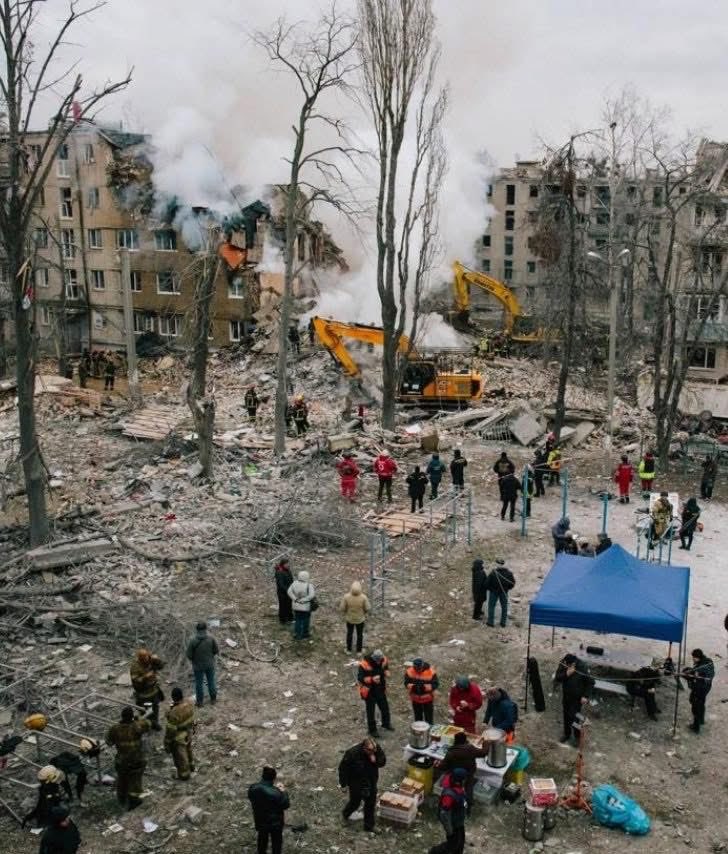Ukraine strikes Russia, Russians kill civilians