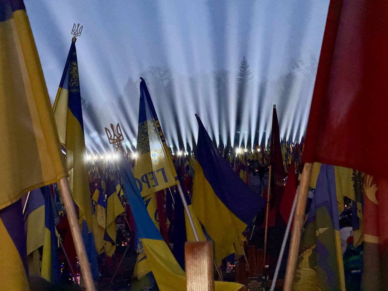 Beams of Remembrance light up Lviv burial grounds on invasion eve