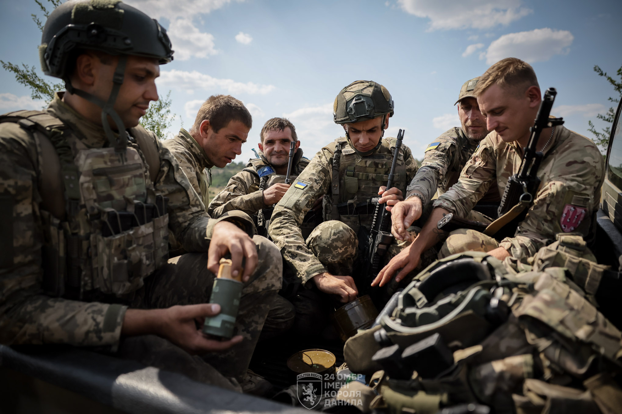 24th Mechanized Brigade enjoys a short break before a productive day.