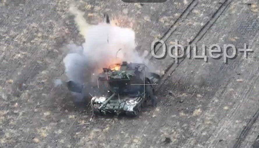 Russian tank destroyed near Kurakhiv