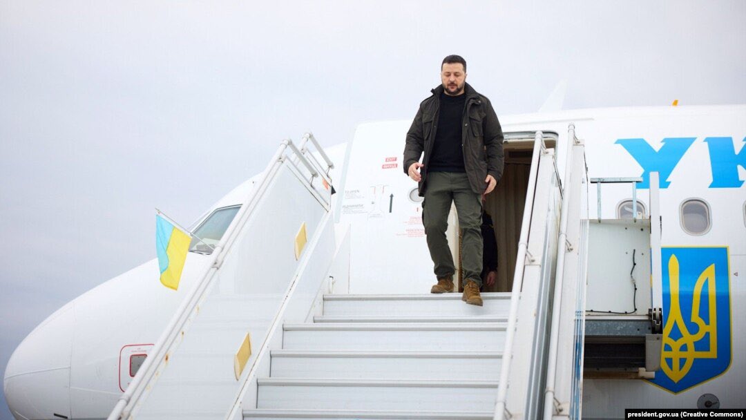 Zelensky arrives in Paris for Macron meeting