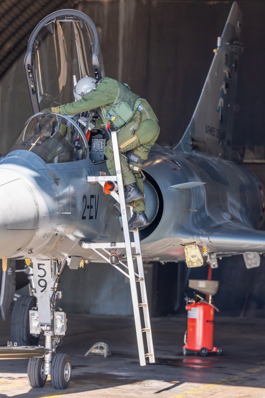 French Air Force Trains Ukrainian Pilots on Mirage 2000-5F