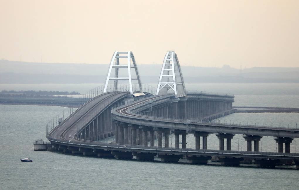 Use of HIMARS and long-range missiles to disable bridges
