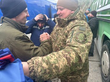 Prisoner swap: 200 Ukrainian defenders freed