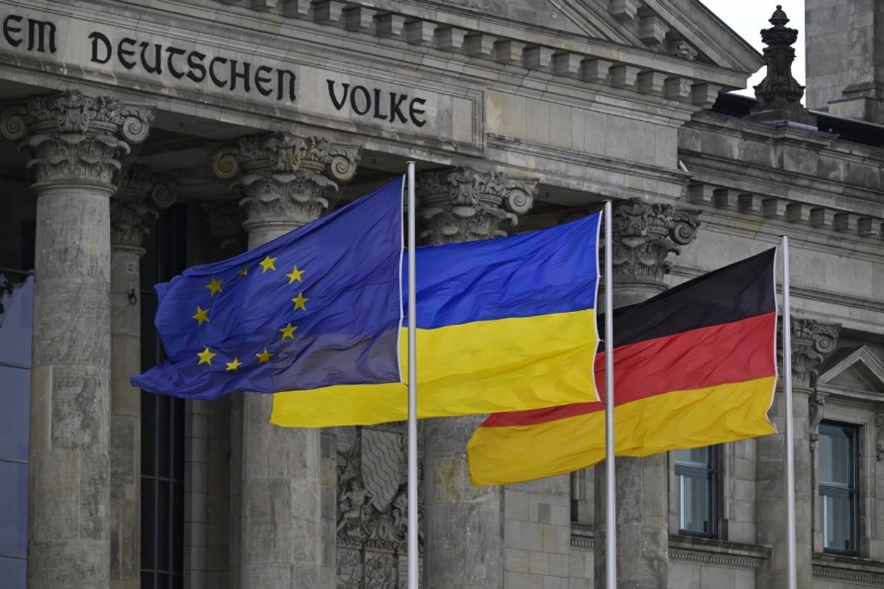 Zelensky discusses Ukraine support with German leaders