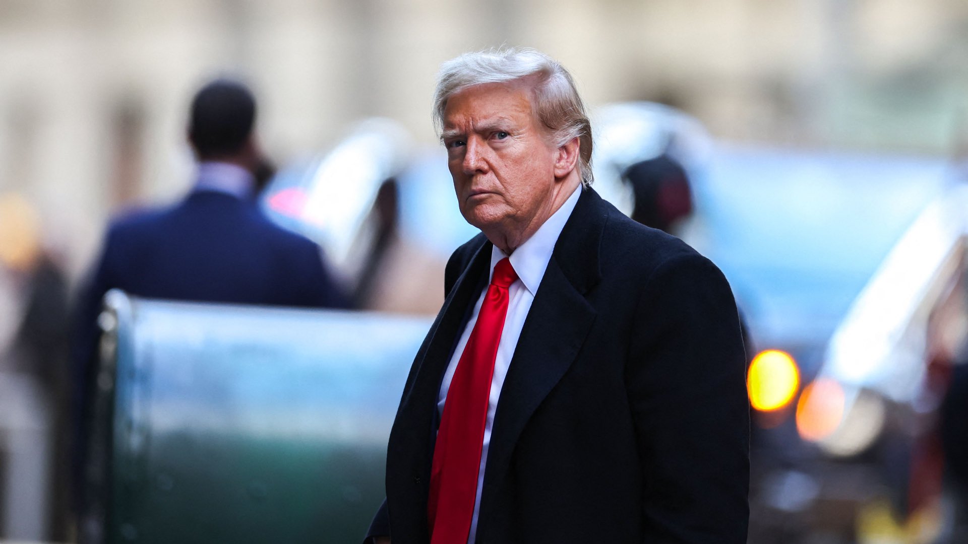 Trump believes inappropriate to visit Ukraine now as not in office