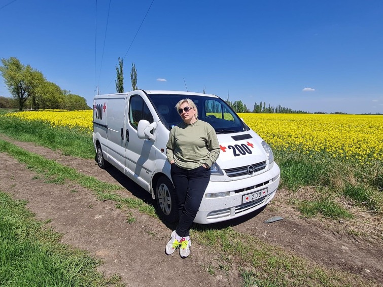 Volunteer transports defenders’ bodies to their mothers