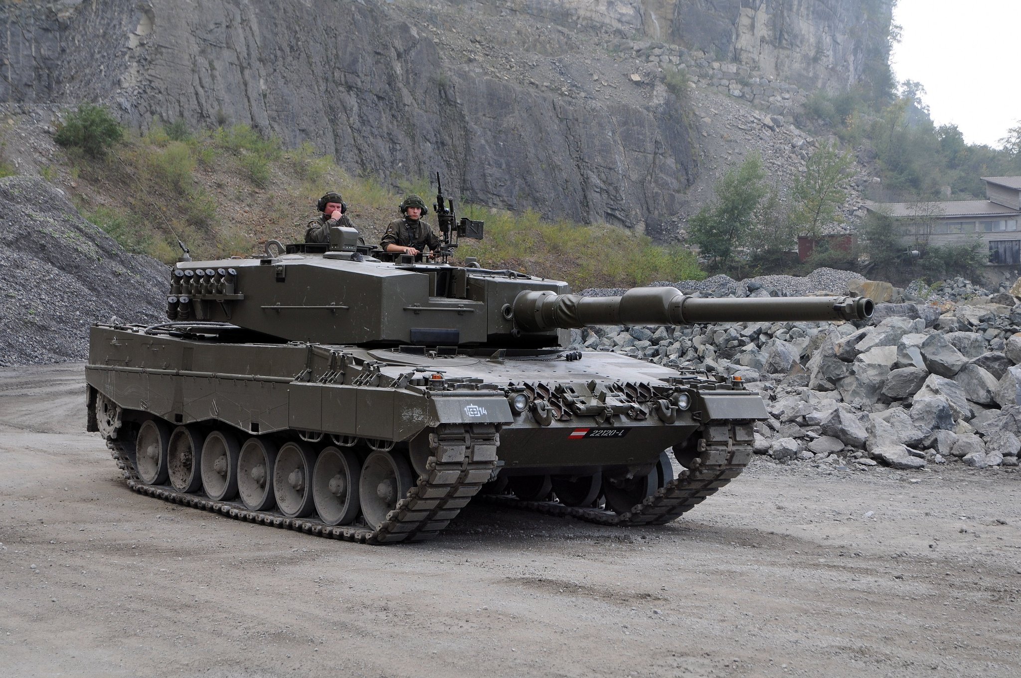Spain transfers Leopard tanks, M113 APCs to Ukraine