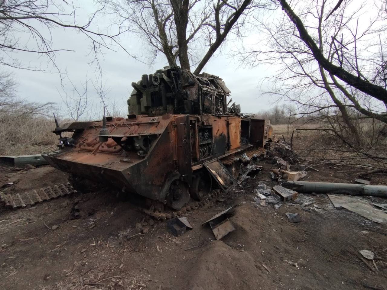 Destroyed Russian Tor-M2 SAM system on the front (Russian)