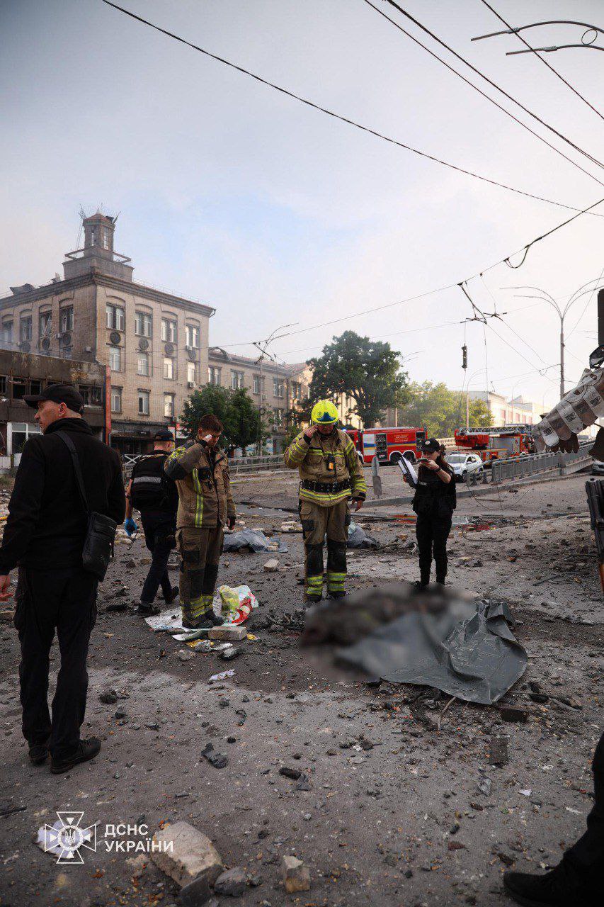 Firefighter: new Russian raid on same site in Kyiv