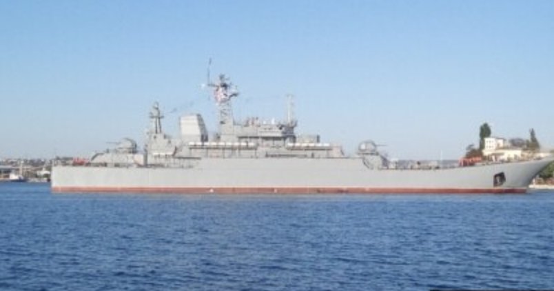Ukraine hits Russian ships YAMAL and AZOV in Crimea