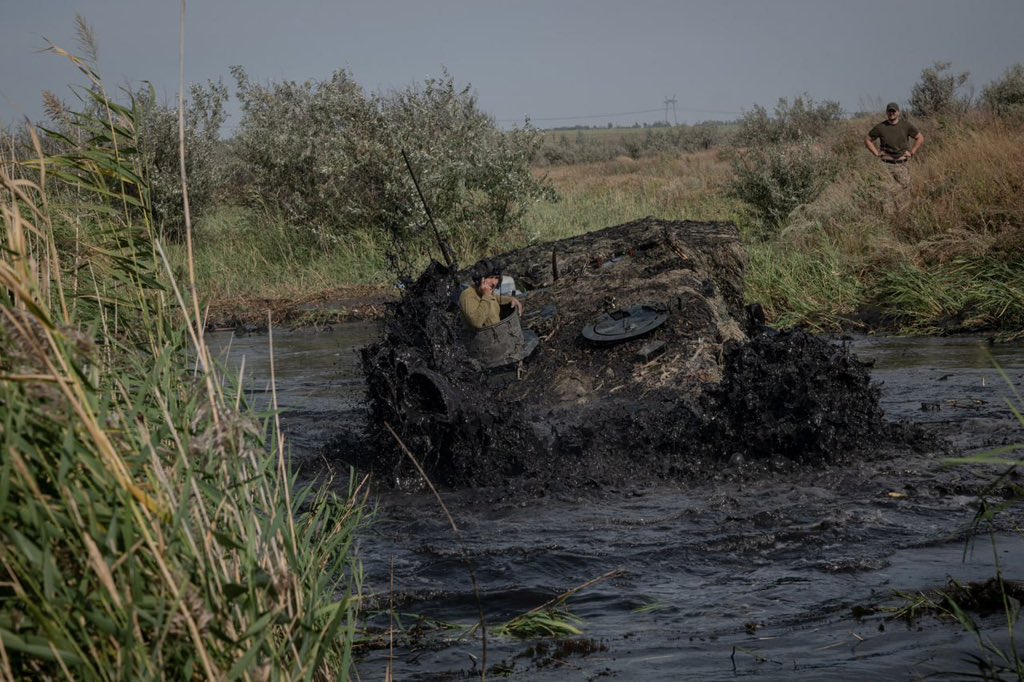 Leopard-2 of 33rd Mechanized Brigade fords river in Pokrovsky District