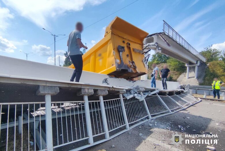 Truck Collapses Pedestrian Bridge Near Uman