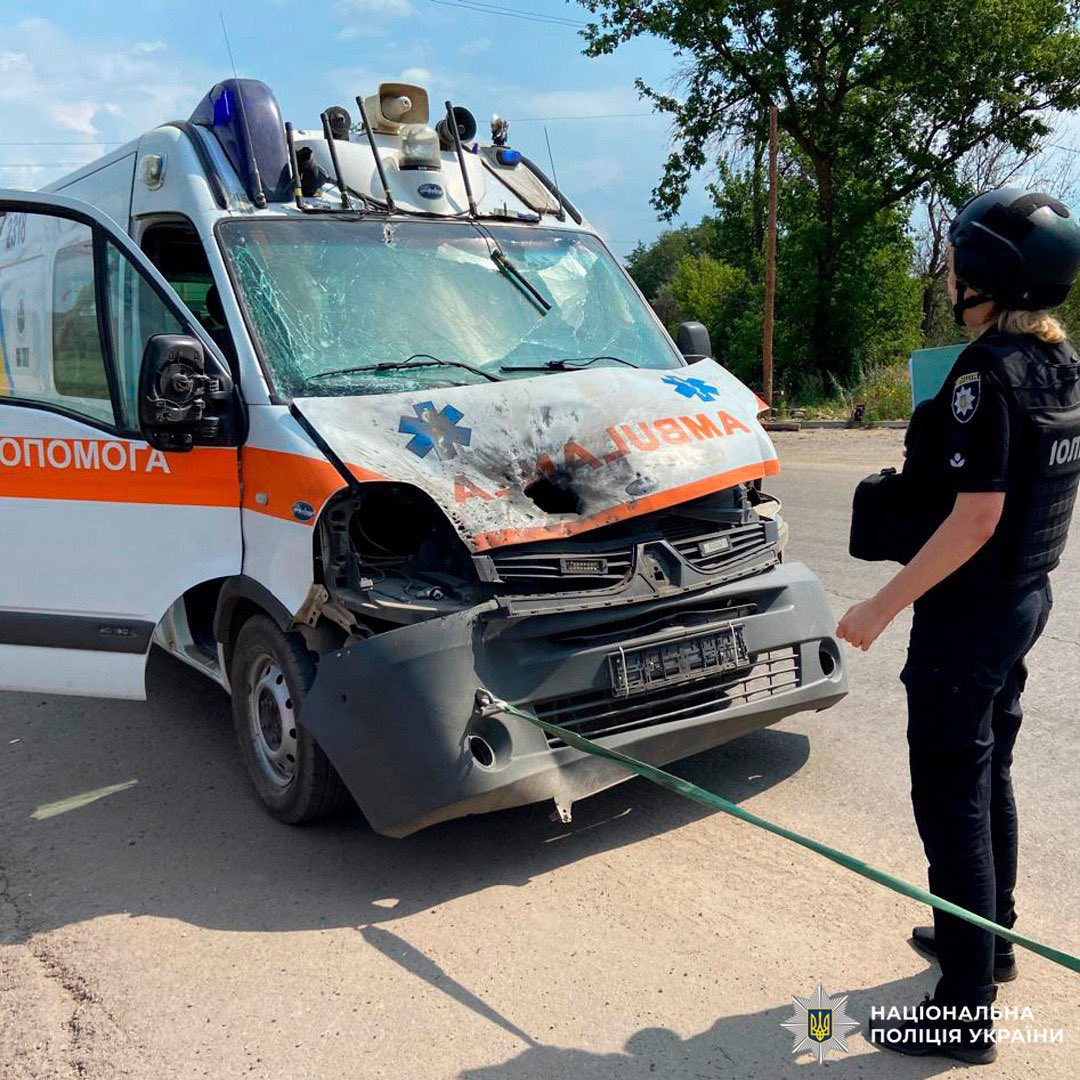 Medical transport targeted by Russia, a daily war crime.