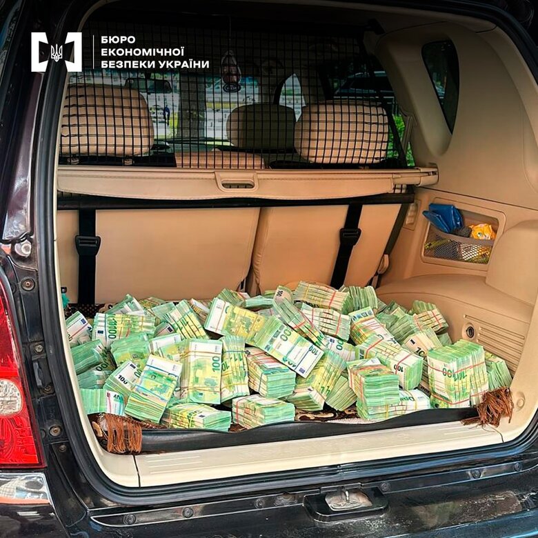 Hlyniana’s Trunk: Secrets of Money, Safes, and the Hrynkevych Eggs Revealed