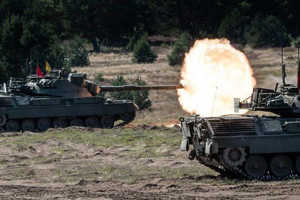Ukrainian tankers train on Leopard 1A5BE tanks