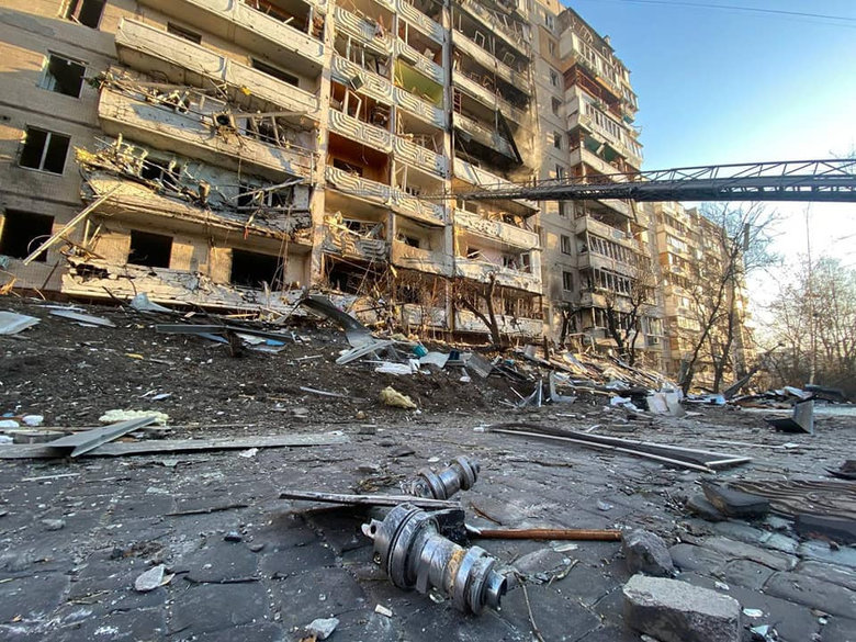 Explosions heard in Kyiv; high-rise damaged