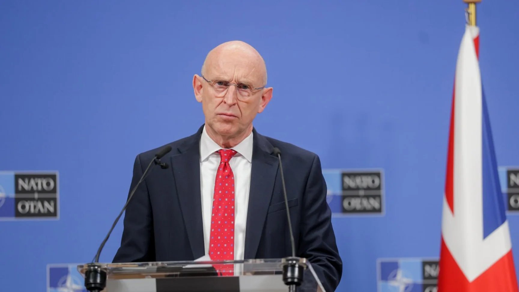 UK Defense Secretary: Russian submarines attempted cable damage, left after detection