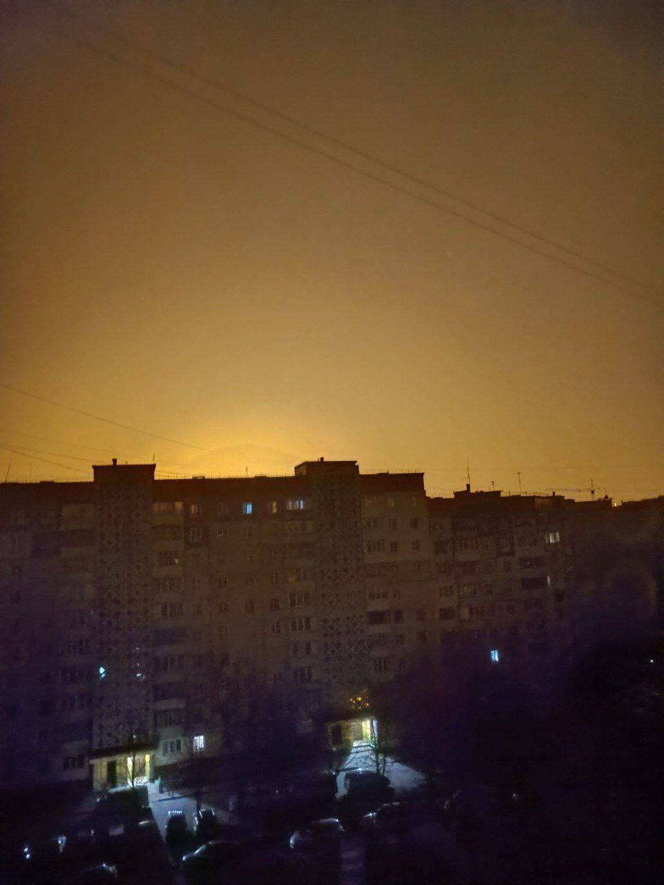 Powerful explosions heard in Ternopil, fire reported