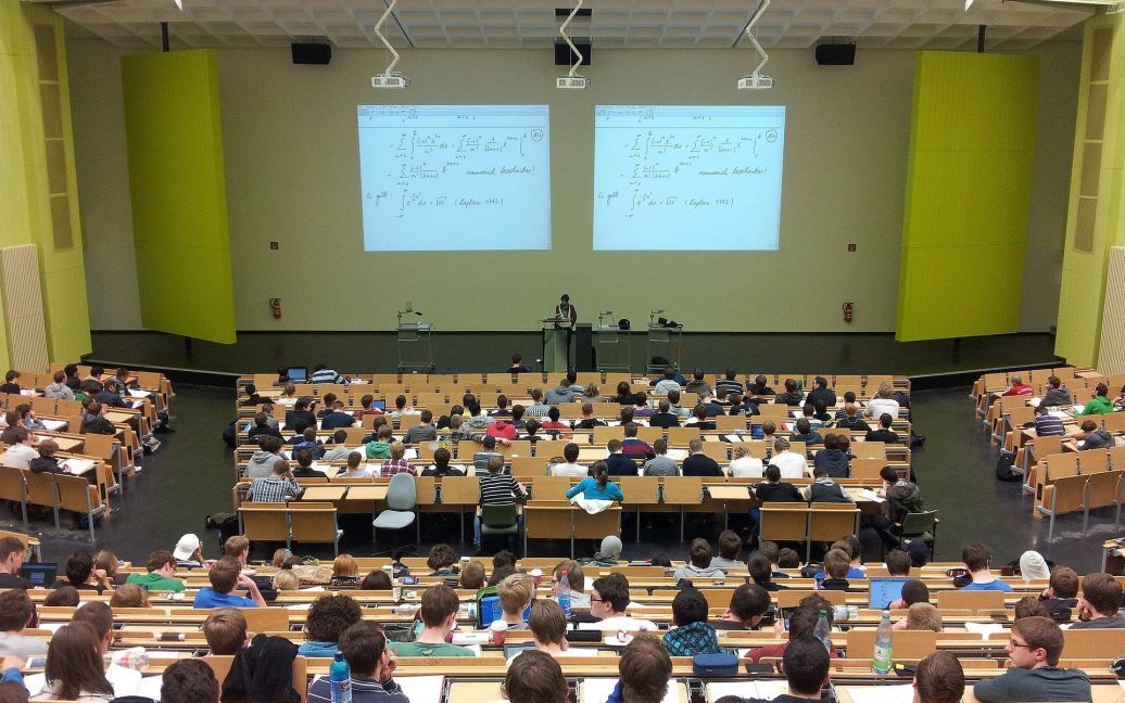 Polish Ministry of Education seeks talks with Ukraine