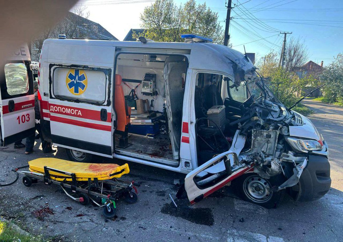 Kherson: Drone strike injures elderly man, attacks ambulance; bus services halted.