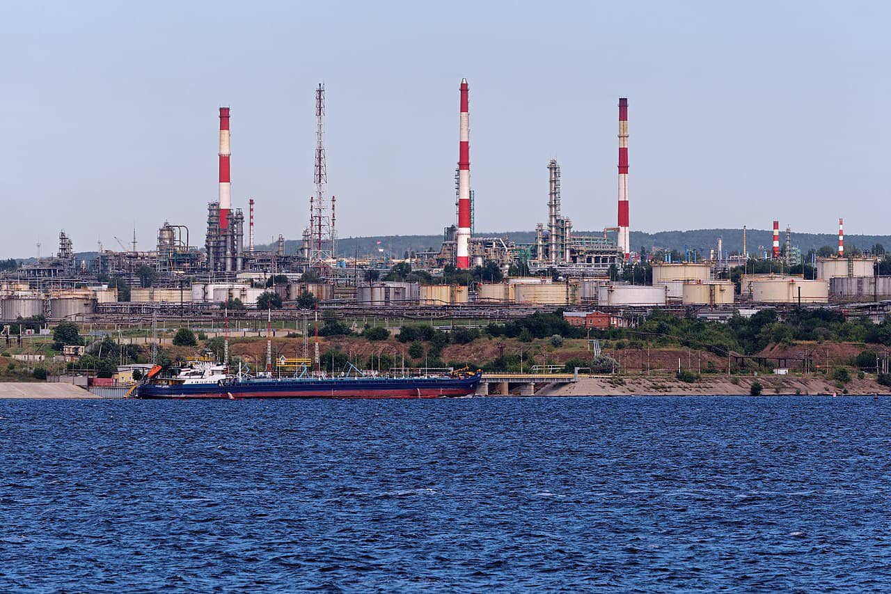 Saratov Oil Refinery Suspends Operations
