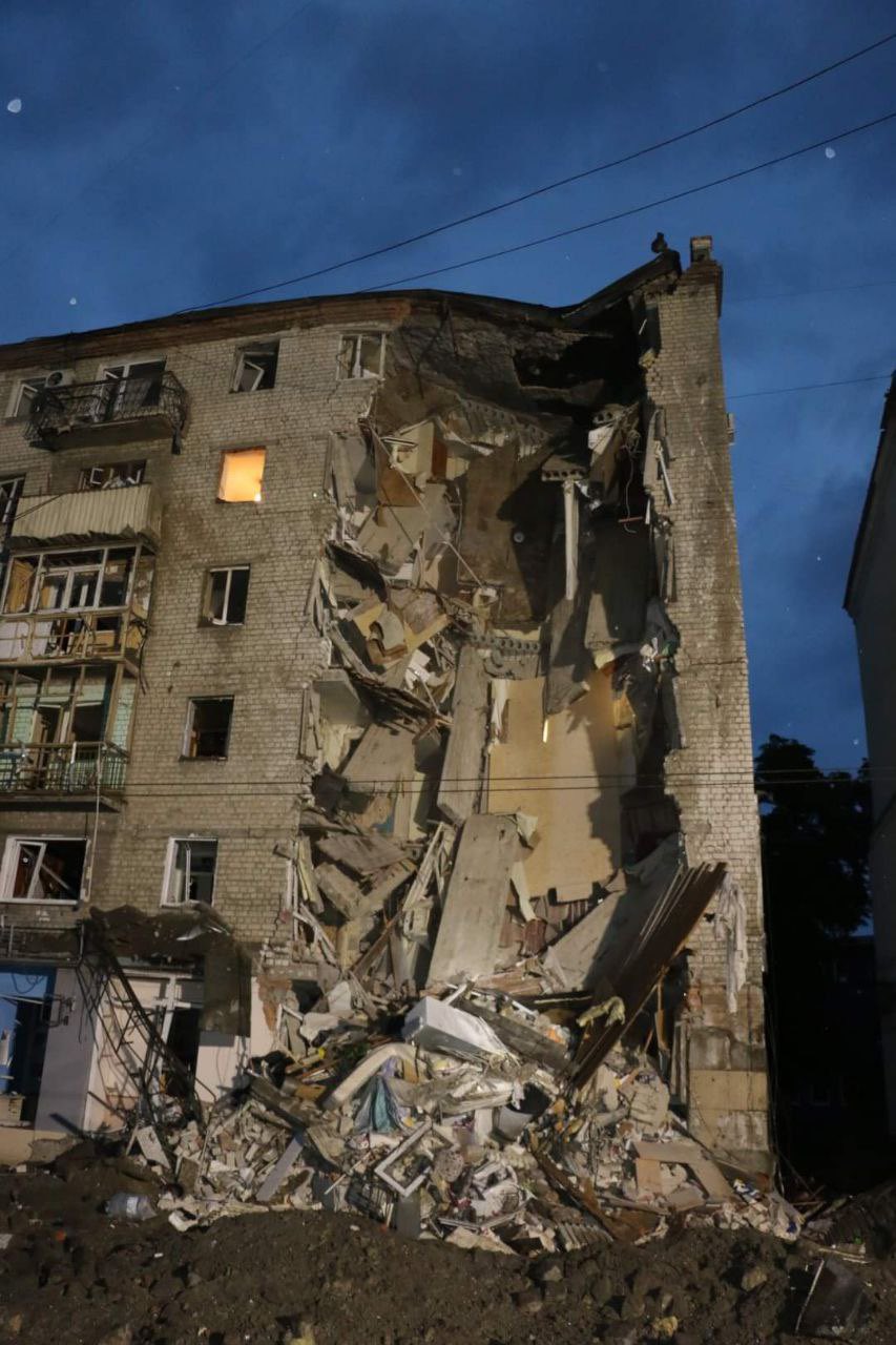 Russian war criminals launched a missile strike on residential buildings in Kharkiv