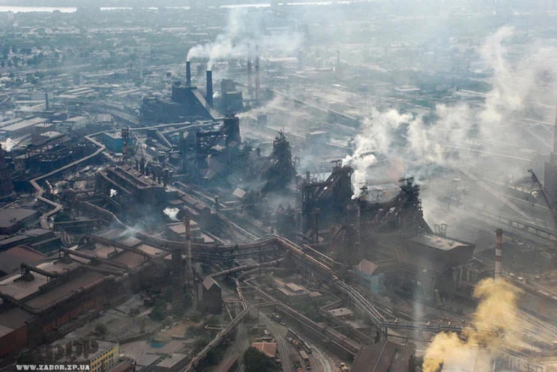 Russian troops at Azovstal, contact with Azov maintained