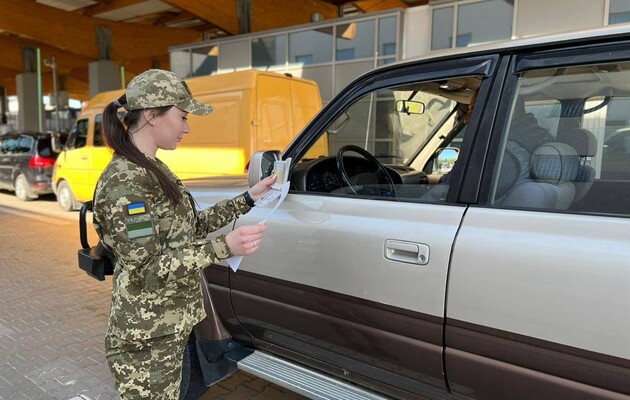 Zelensky: Men without military experience to be barred from leaving Ukraine until war ends