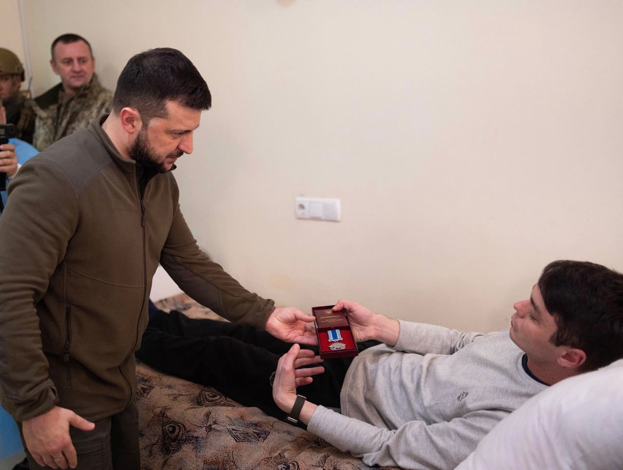 Zelensky meets wounded border guards
