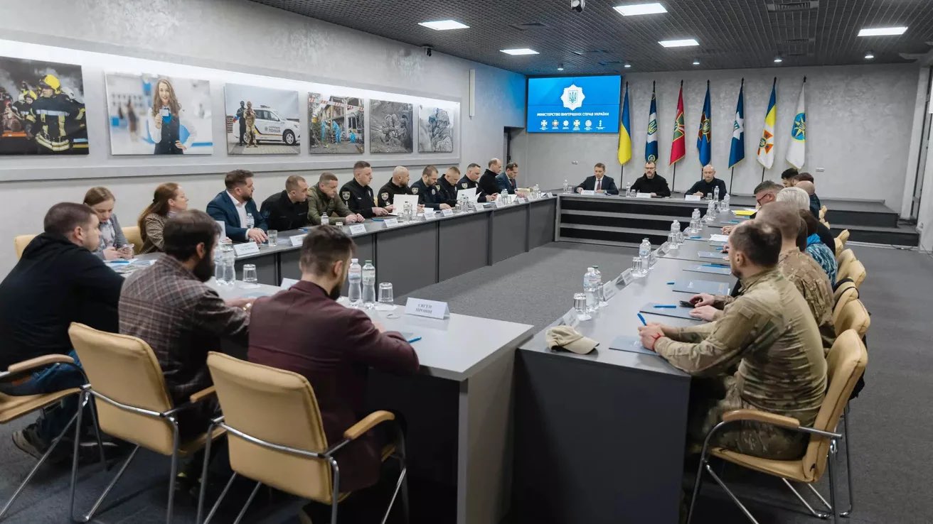 Ukrainian Interior Minister discusses gun legalization