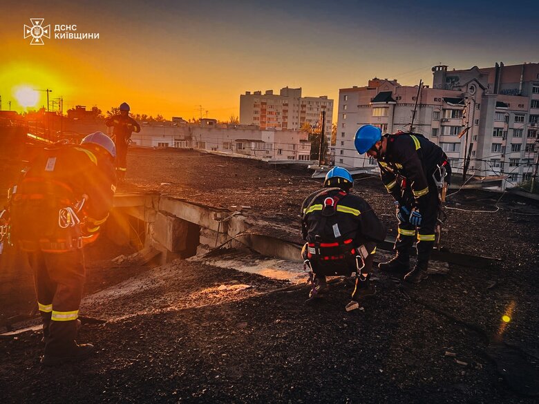 Debris from “Shahed” strike on building in Hlevakha: over 40 residents evacuated