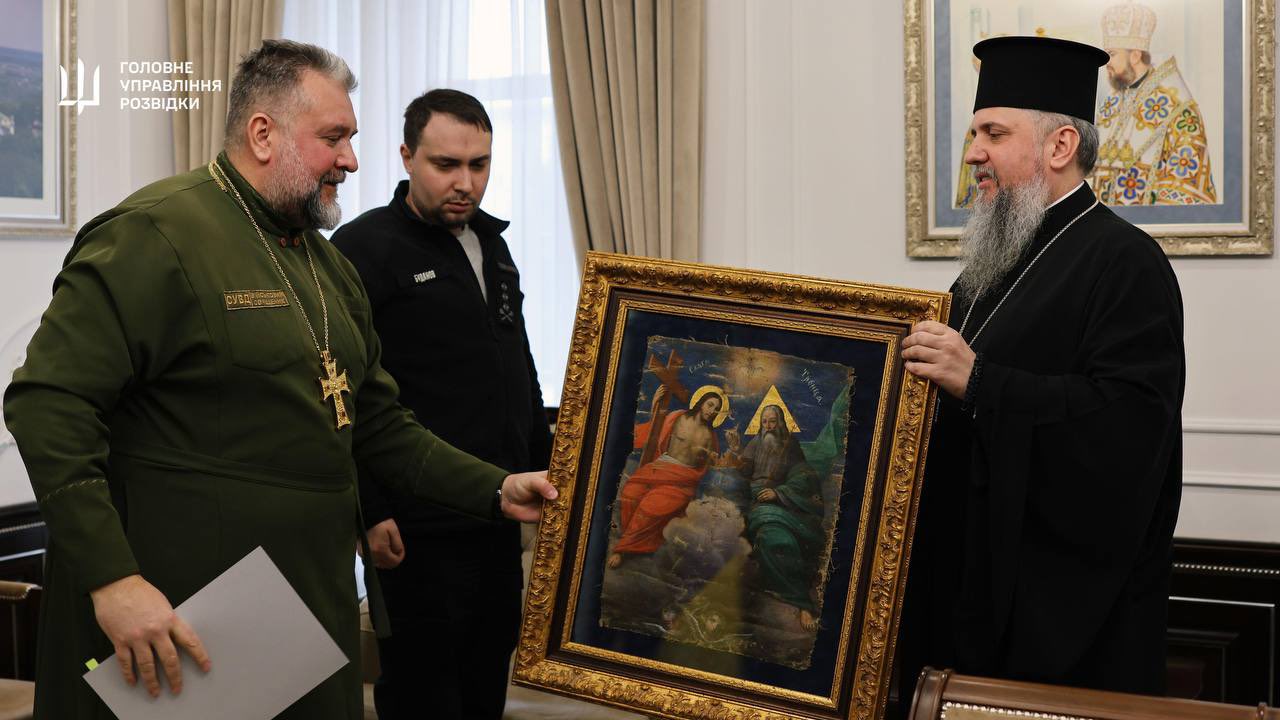 Kyrylo Budanov hands over 19th-century icon to Metropolitan Epiphanius