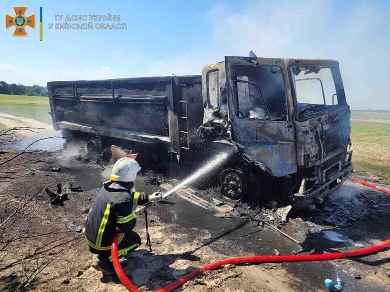 Truck exploded on a mine in Bucha district