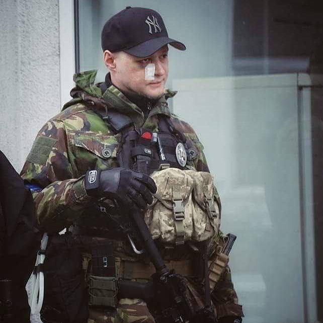 Ukrainian singer Andriy Khlyvnyuk returns to front line after mortar fire