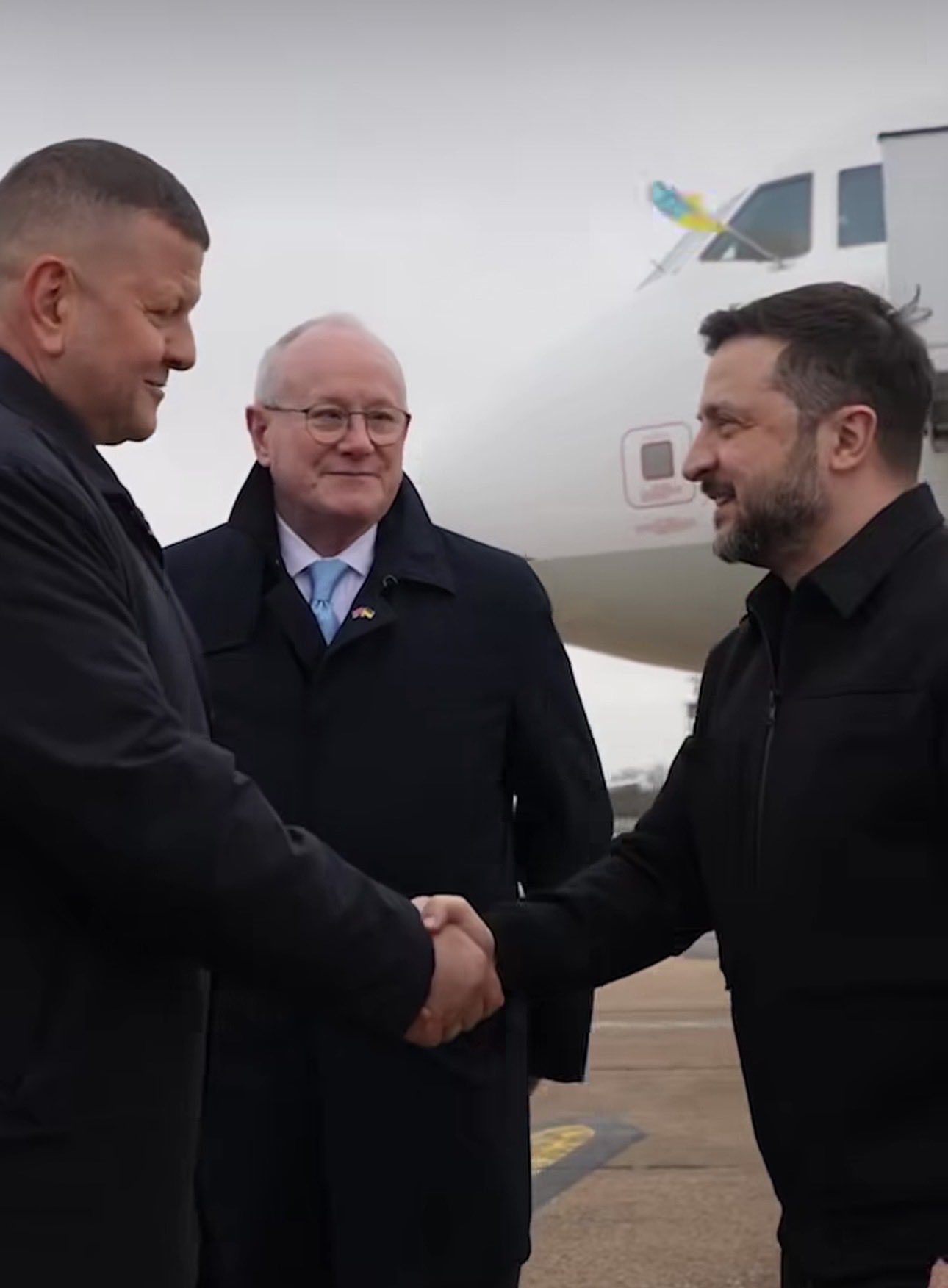 Our President Zelenskyy lands in London, welcomed by Zaluzhnyy