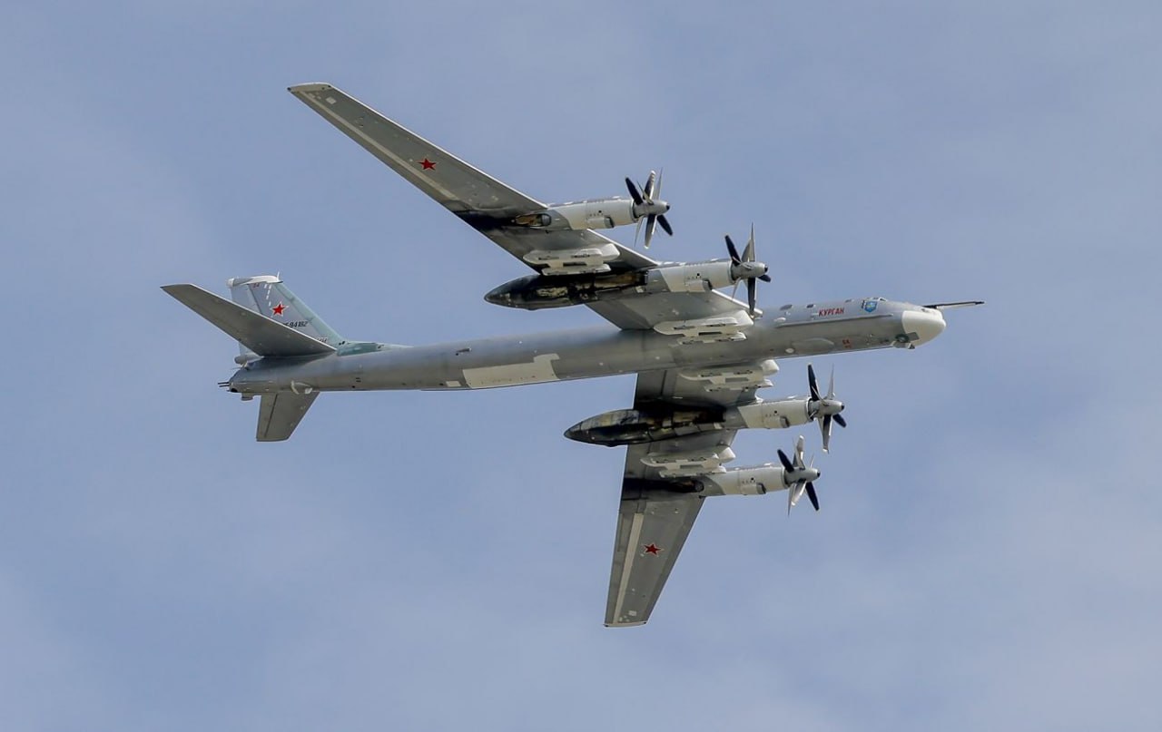 Takeoff of Tu-95MS from Olenya airfield: monitoring pages