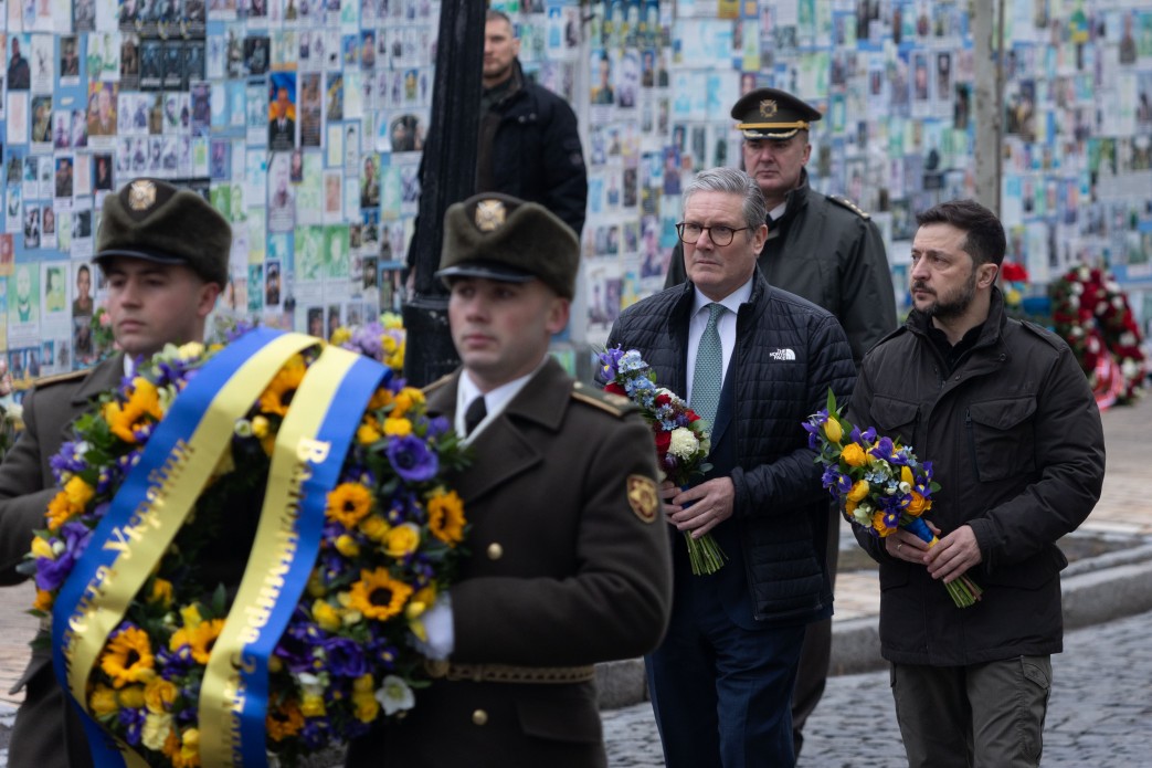 Zelensky, Starmer honor fallen Ukrainian defenders in Kyiv