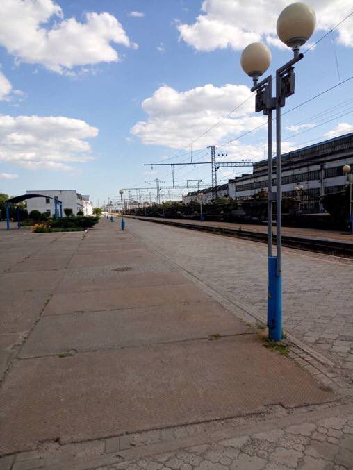 Russian T-62 tanks spotted on train near Melitopol