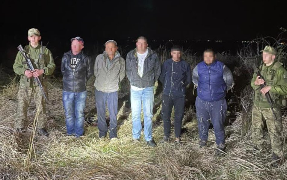 Nine reservists detained trying to cross border with Hungary